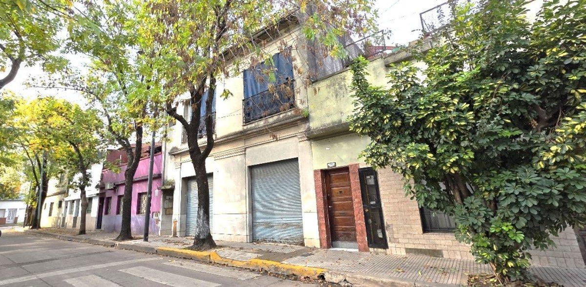 Foto de CASA 8 AMB EN BLOQUE/COCH/GALPÓN. VENTA. BARRACAS, imagen 1