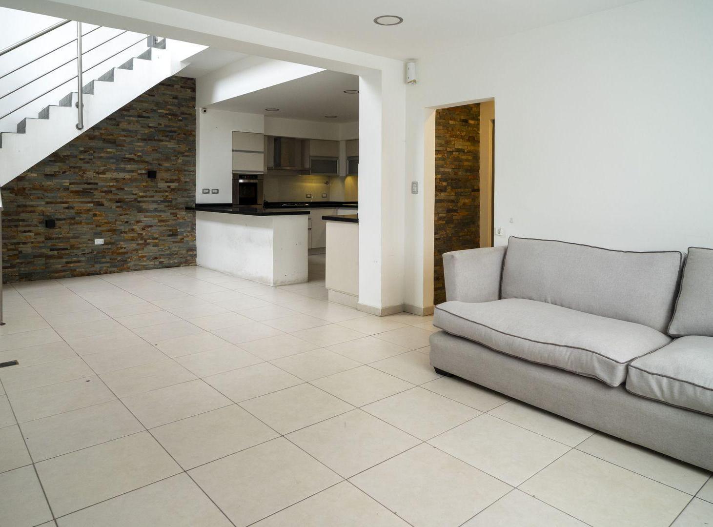 Foto de Venta PH 5 amb.Cochera.Terraza. Unico!Villa Lugano, imagen 2