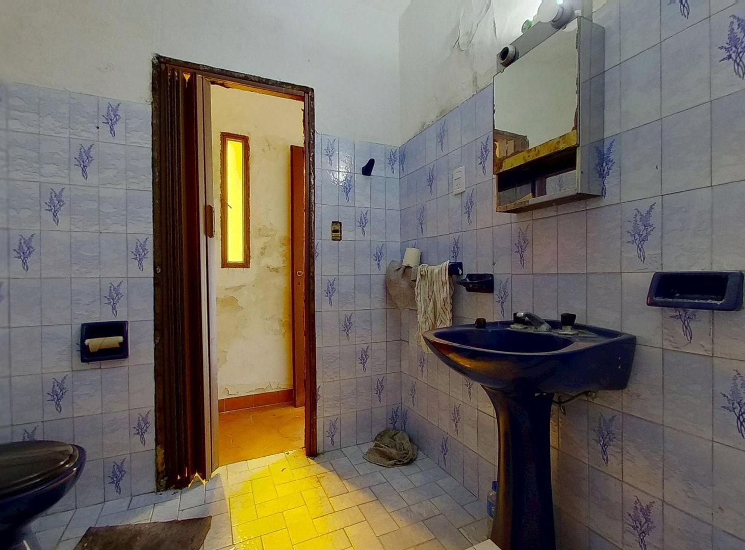 Foto de Venta PH 3 AMB SIN EXPENSA a Refaccionar en Flores, imagen 5