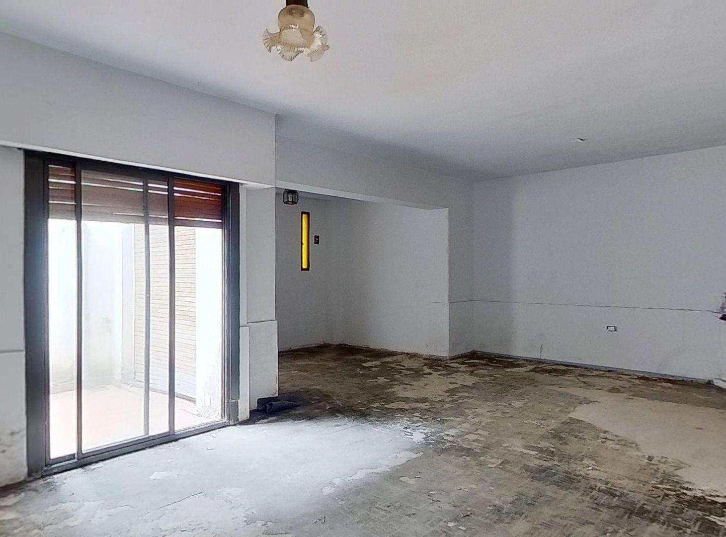 Foto de Venta PH 3 AMB SIN EXPENSA a Refaccionar en Flores, imagen 4