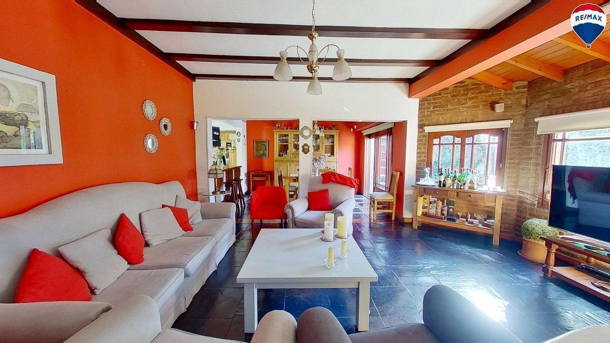 Foto de CASA 5 AMBIENTES EN VENTA EN CASTELAR C/PILETA, imagen 1
