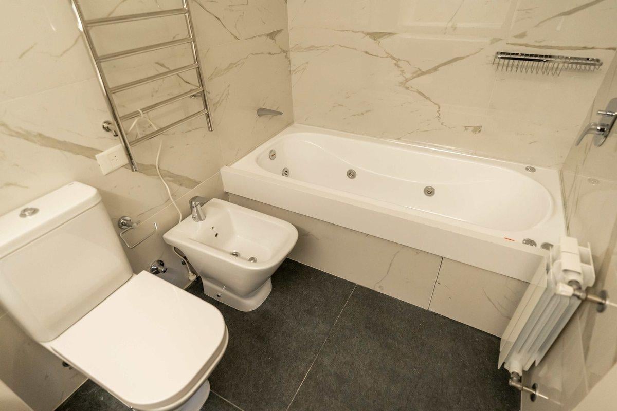 Foto de VENTA DEPTO 4AMB BALCÓN Y COCH. ESTRENAR CABALLITO, imagen 1