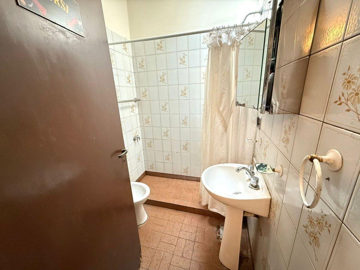 Foto de VENTA CASA 4 AMB. RAMOS MEJÍA CON JARDÍN Y TERRAZA, imagen 3