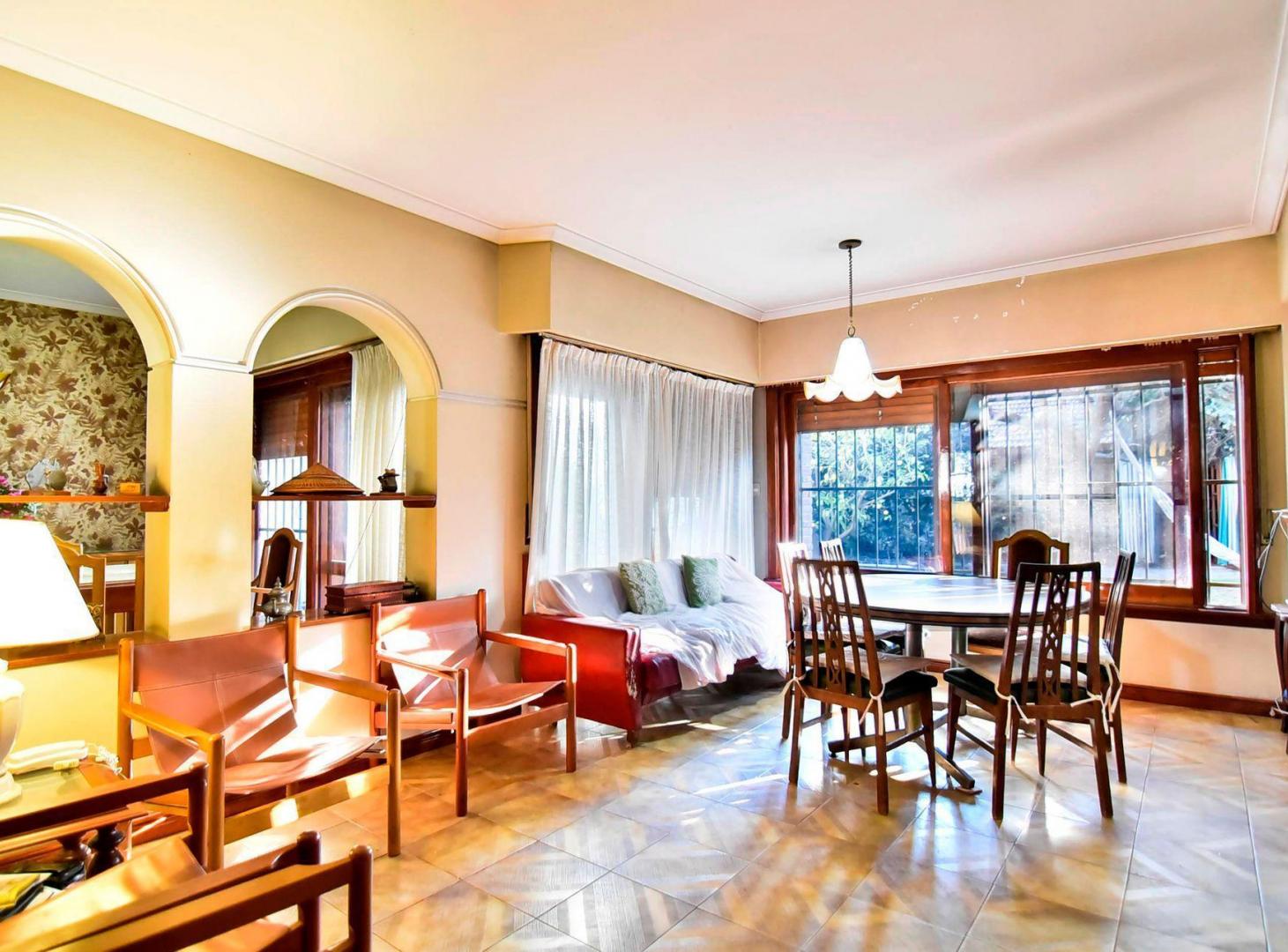Foto de ALQUILER CASA 6 AMB CON PILETA LOMAS DE ZAMORA, imagen 2