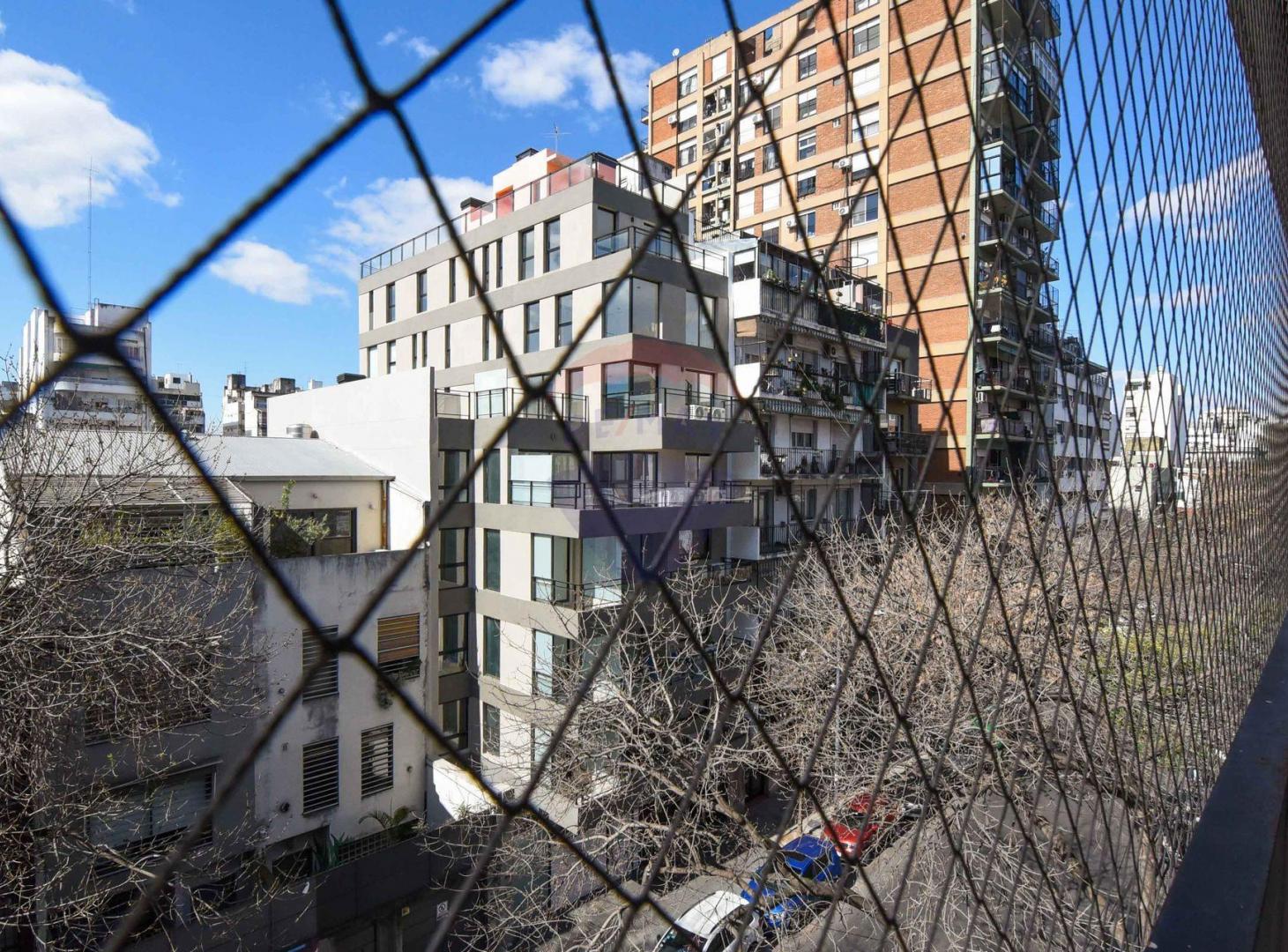 Foto de VENTA DEPARTAMENTO 4 AMBIENTES + DEPEN FRENTE BALC, imagen 2