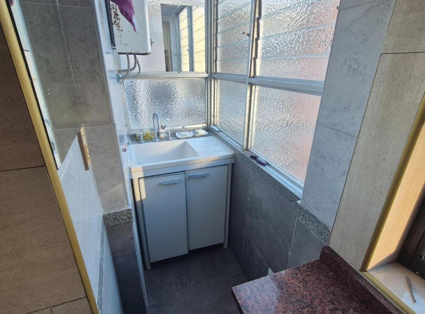 Foto de VENTA 2 AMB - SUPER LUMINOSO - CABALLITO, imagen 2