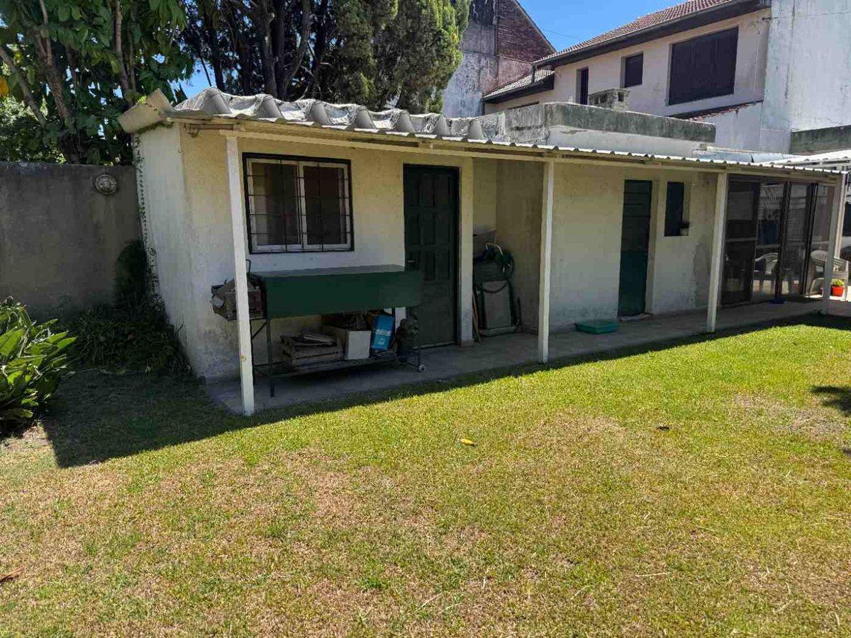 Foto de VENTA CASA 4 AMBIENTES CASTELAR NORTE GRAN FONDO, imagen 3