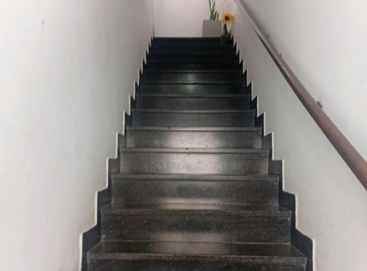 Foto de VENTA CASA MULTIFAMILIAR 2 DPTOS LOCAL Y COCHERAS, imagen 4