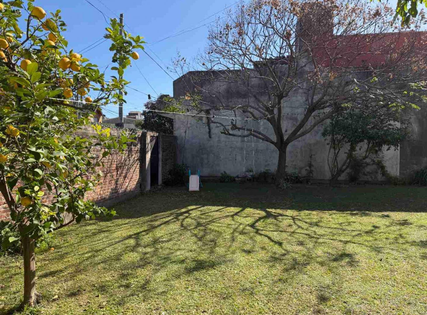Foto de VENTA CASA 3 AMBIENTES EN TABLADA COCHERA Y JARDIN, imagen 2