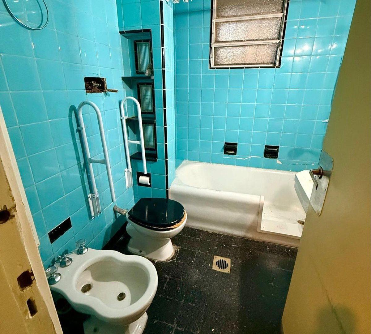Foto de CASA LOTE EN VENTA EN V. SARMIENTO MORON, imagen 2