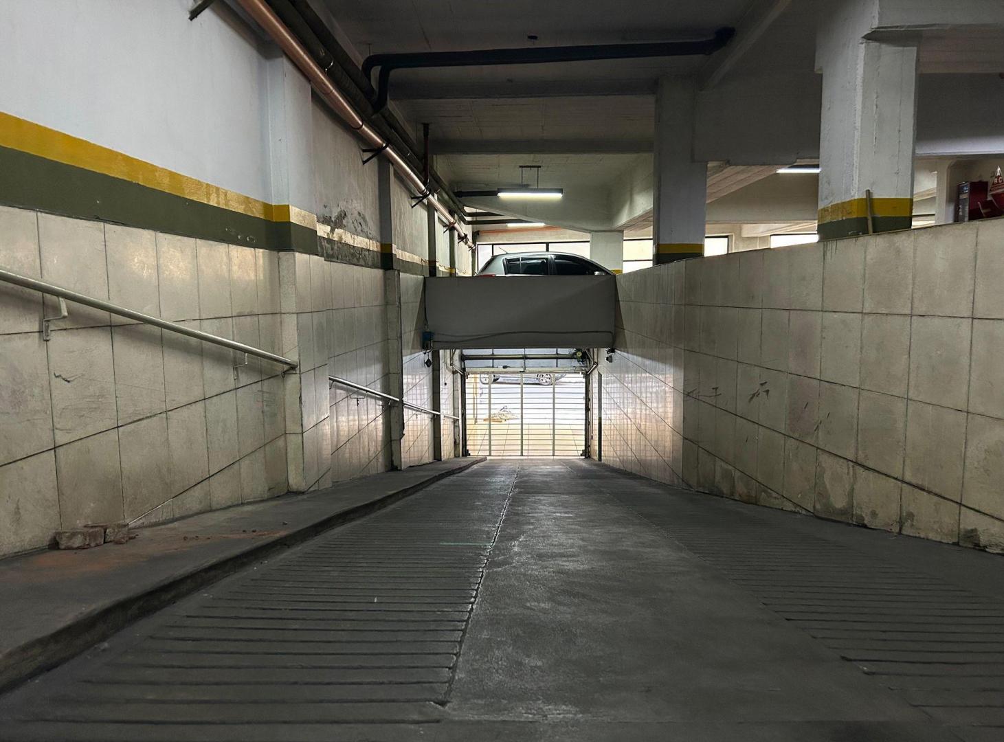 Foto de VENTA DE COCHERA FIJA EN RECOLETA – APTA SUV, imagen 1