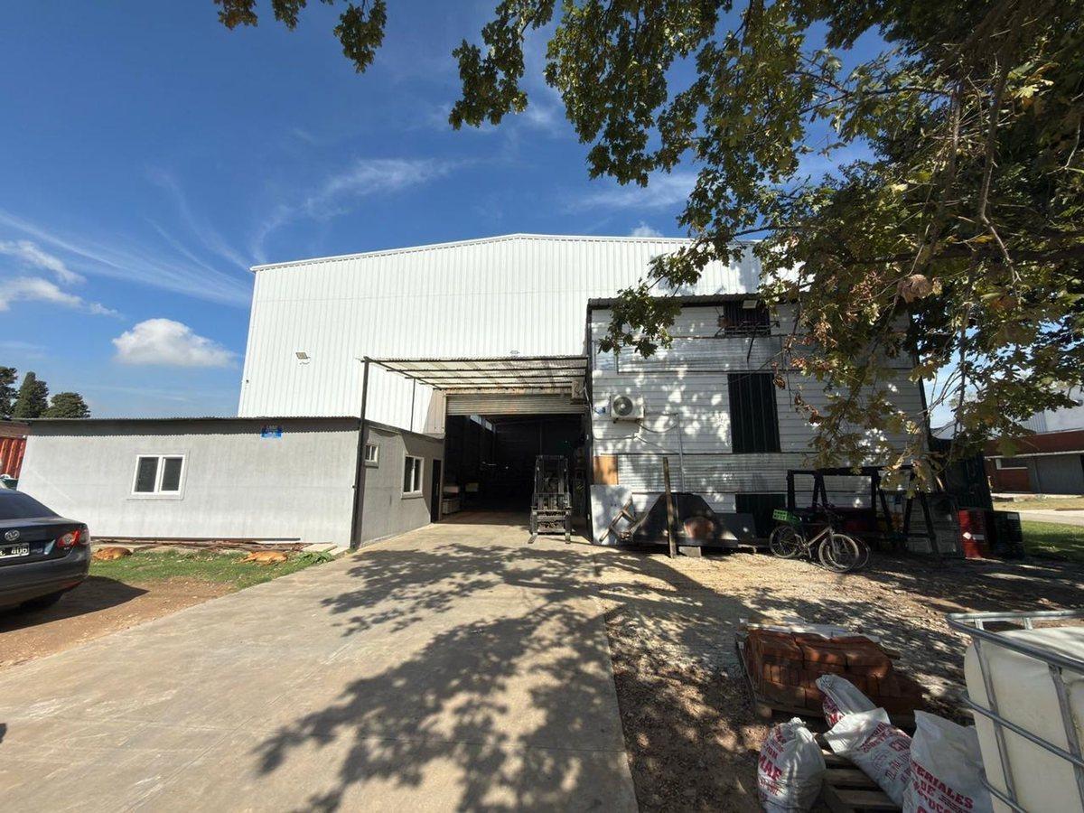 Foto de VENTA GALPON 1024m2 OFIC ENTREPISO PQUE IND MORENO, imagen 2