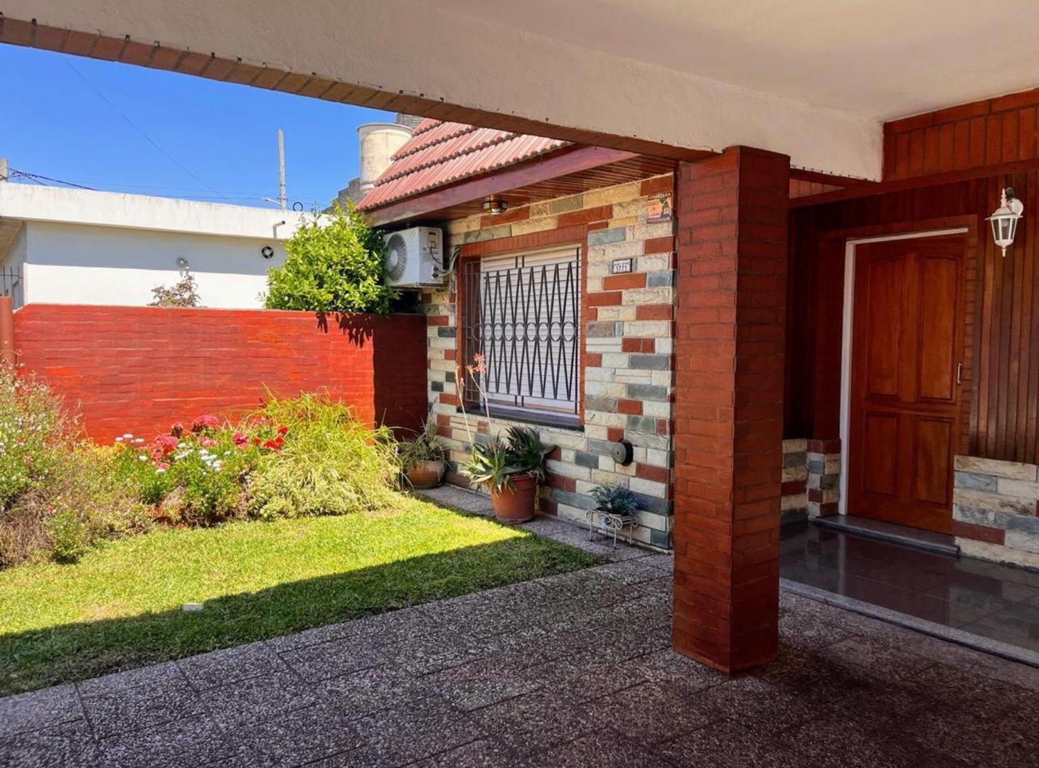 Foto de Alquiler Chalet 3 Amb Villa Luzuriaga Cochera, imagen 3