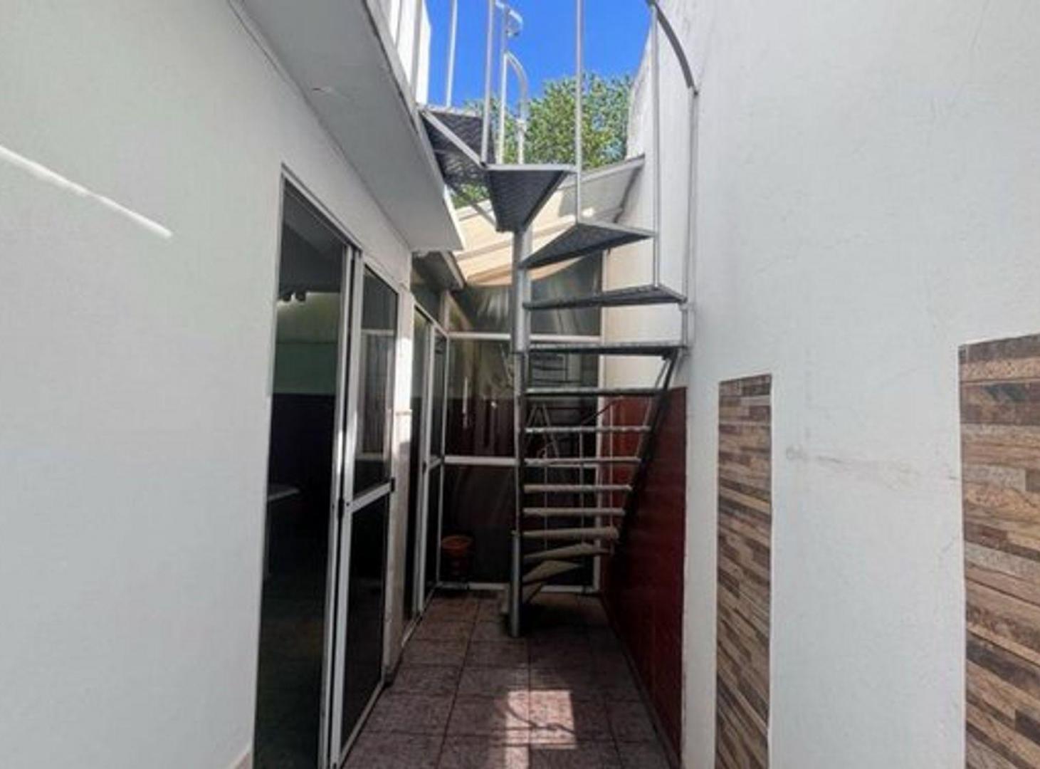 Foto de Alquiler Chalet 3 Amb Villa Luzuriaga Cochera, imagen 5