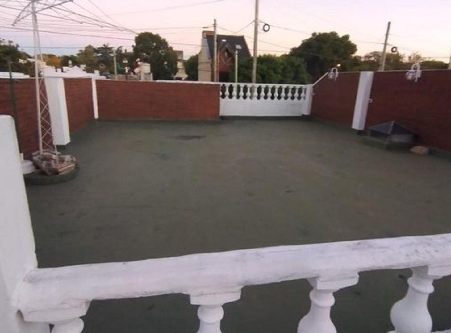 Foto de Alquiler Chalet 3 Amb Villa Luzuriaga Cochera, imagen 2