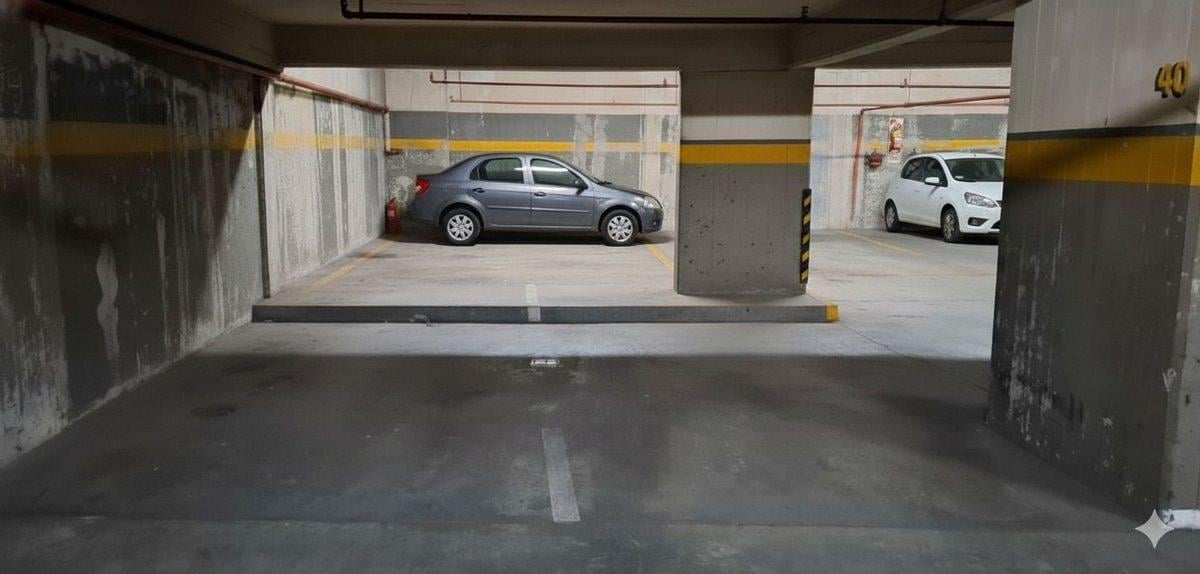 Foto de VENTA COCHERA GRANDE CERCA DEL SHOPPING CABALLITO, imagen 2