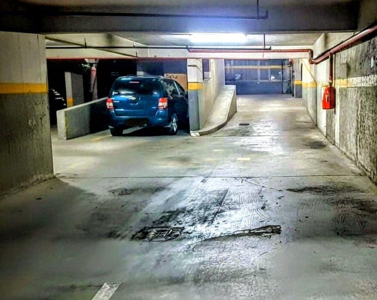 Foto de VENTA COCHERA GRANDE CERCA DEL SHOPPING CABALLITO, imagen 1