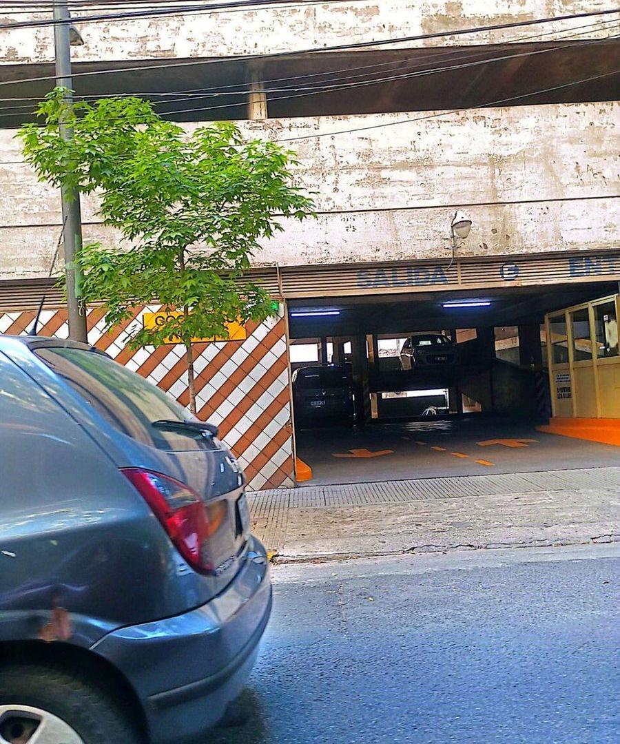 Foto de VENTA COCHERA GRANDE CERCA DEL SHOPPING CABALLITO, imagen 4