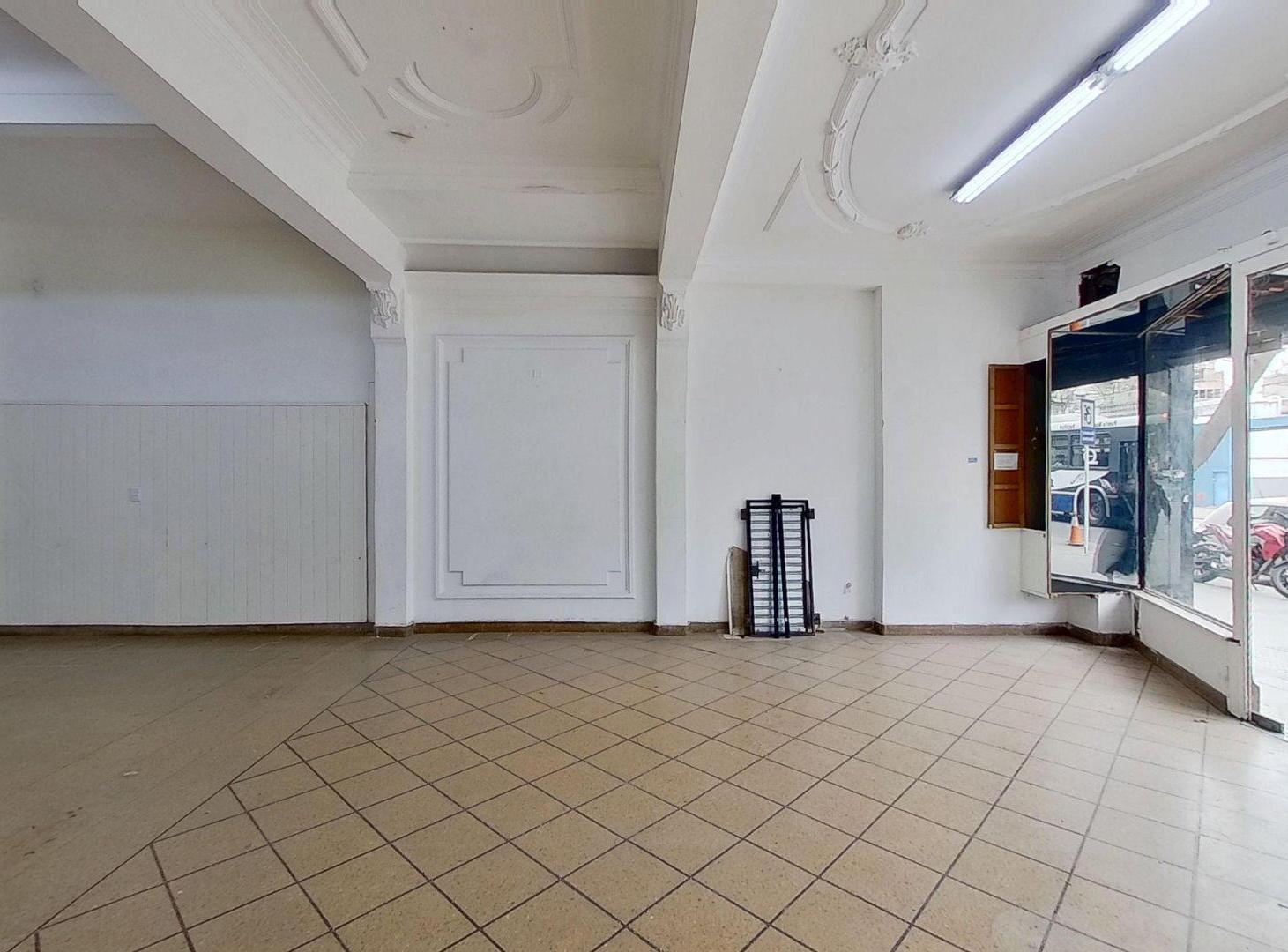 Foto de VENTA EXCELENTE LOCAL, SÓTANO Y VIVIENDA, imagen 1