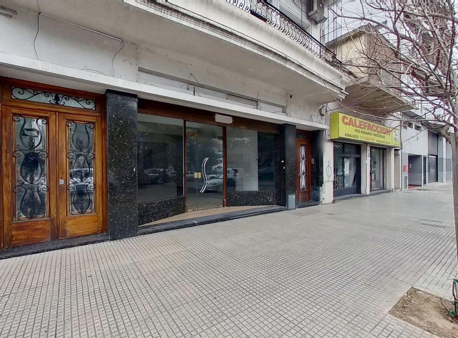 Foto de VENTA EXCELENTE LOCAL, SÓTANO Y VIVIENDA, imagen 2