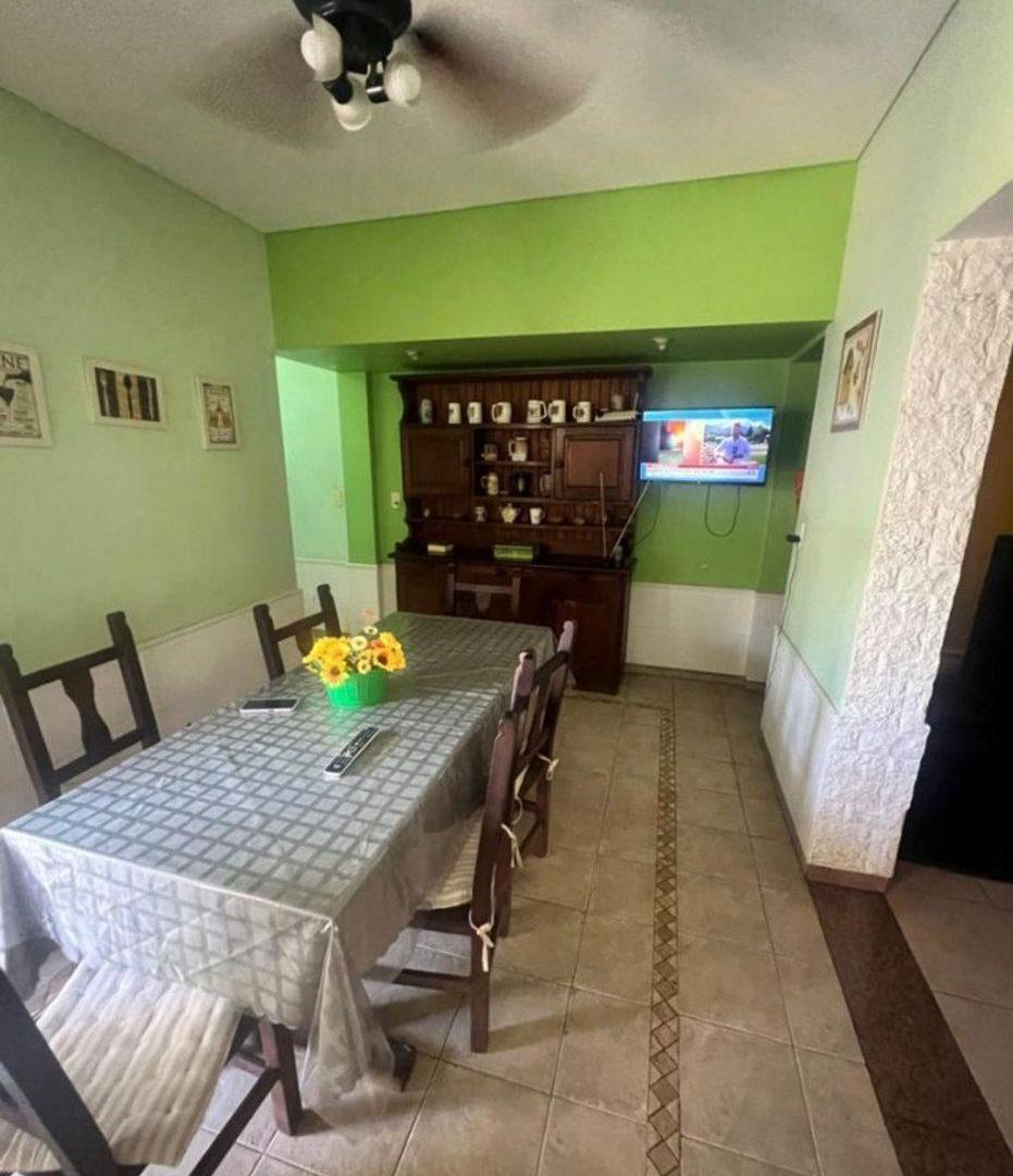 Foto de VENTA CASA 4 AMBIENTES 2 COCHERA PARRILLA LANUS, imagen 2