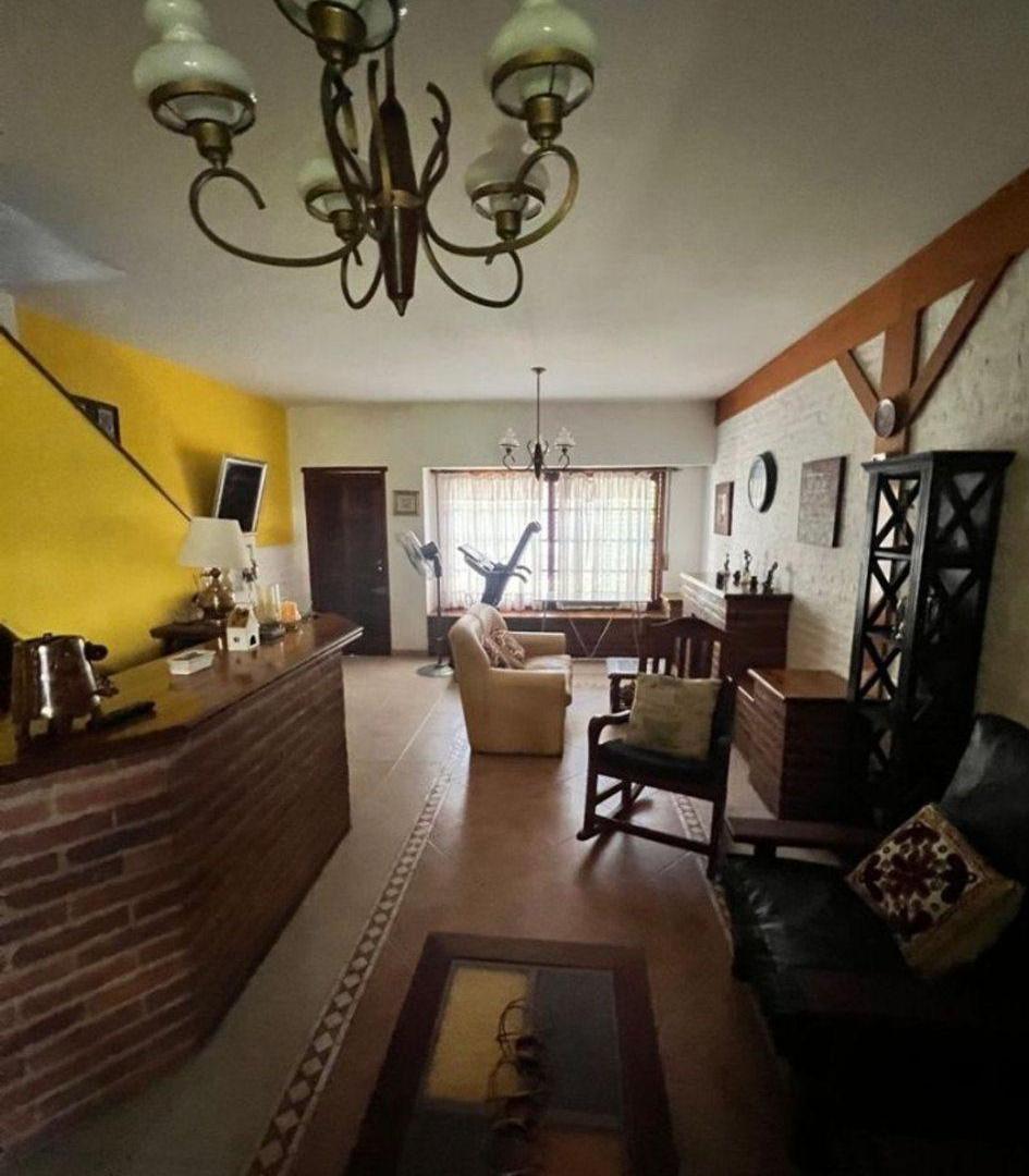 Foto de VENTA CASA 4 AMBIENTES 2 COCHERA PARRILLA LANUS, imagen 4