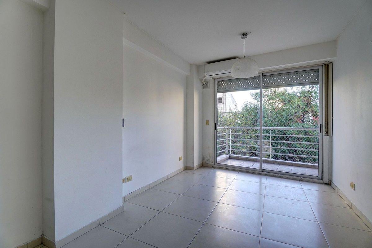 Foto de VENTA DEPARTAMENTO BALVANERA SUM, COCHERA Y PILETA, imagen 2