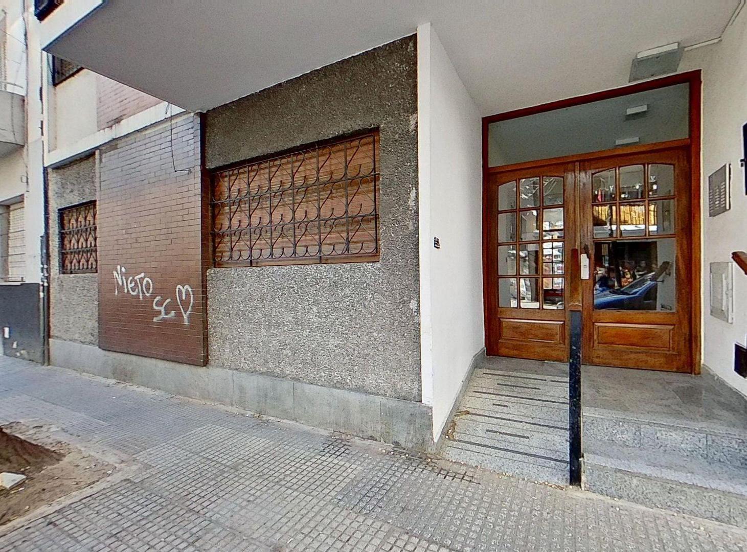 Foto de VENTA DEPARTAMENTO 2 AMBIENTES C/ PATIO EN ALMAGRO, imagen 2