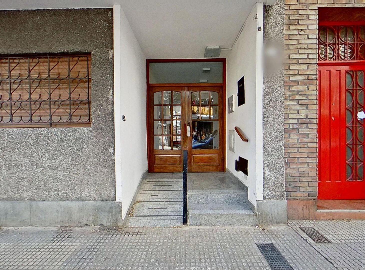 Foto de VENTA DEPARTAMENTO 2 AMBIENTES C/ PATIO EN ALMAGRO, imagen 1