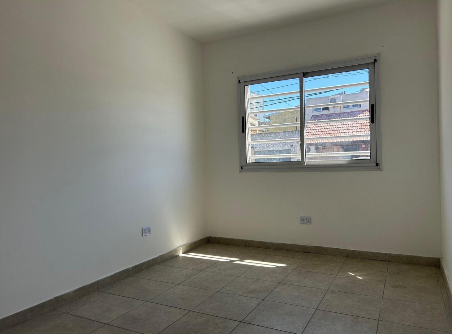 Foto de Venta Depto. 3 Amb. P.B. Lav. estrenar Gerli, imagen 5