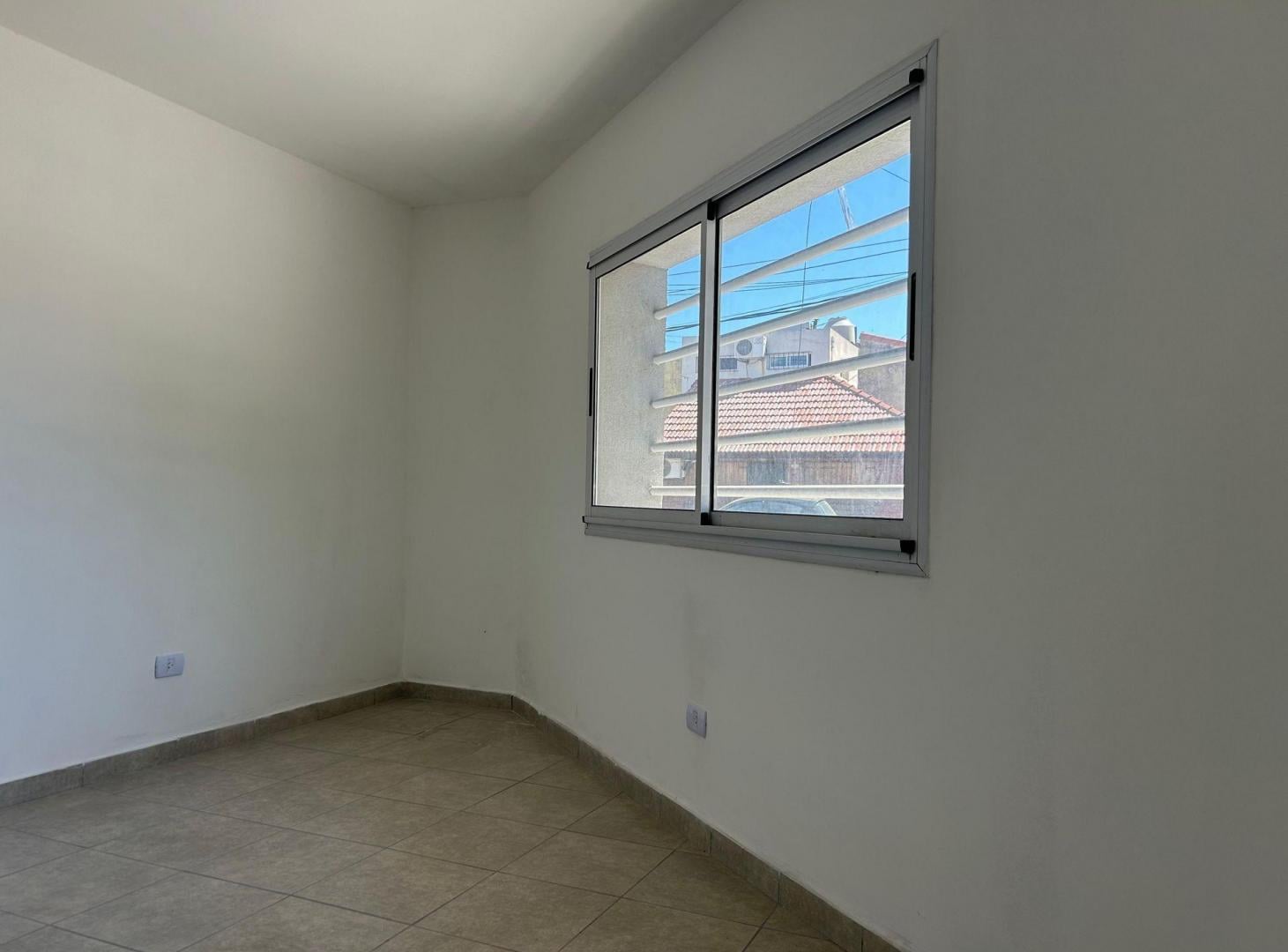 Foto de Venta Depto. 3 Amb. P.B. Lav. estrenar Gerli, imagen 3