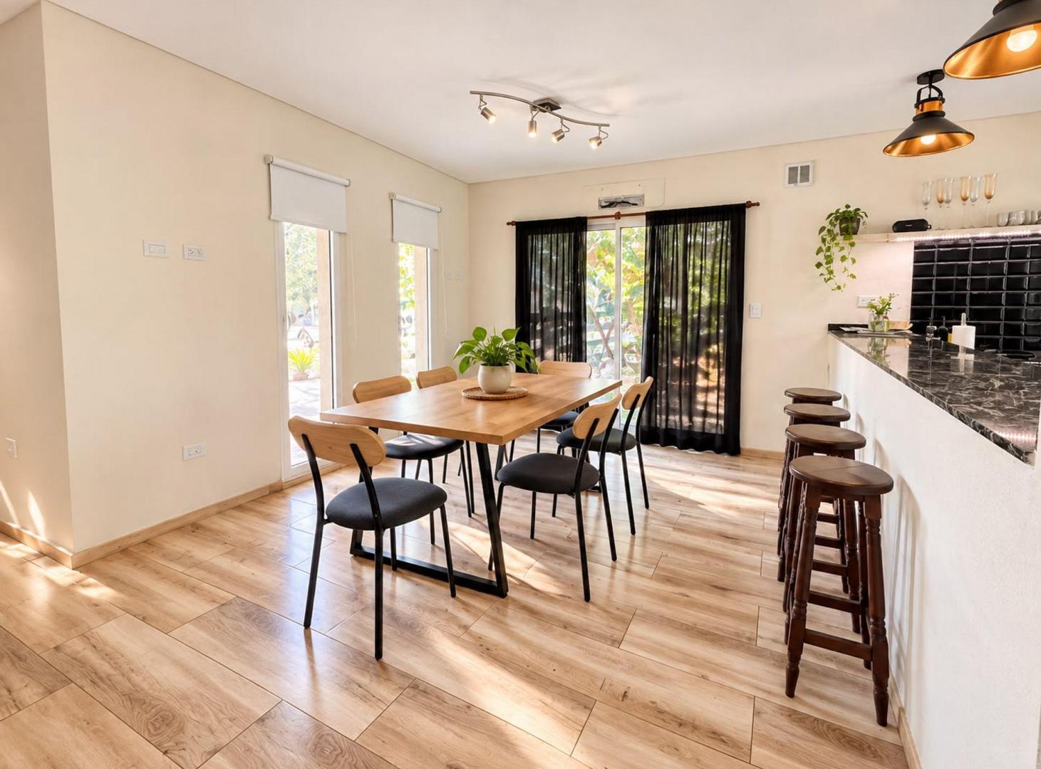Foto de VENTA CASA 4 AMB EN BARRIO LOS OLIVARES CON PILETA, imagen 3