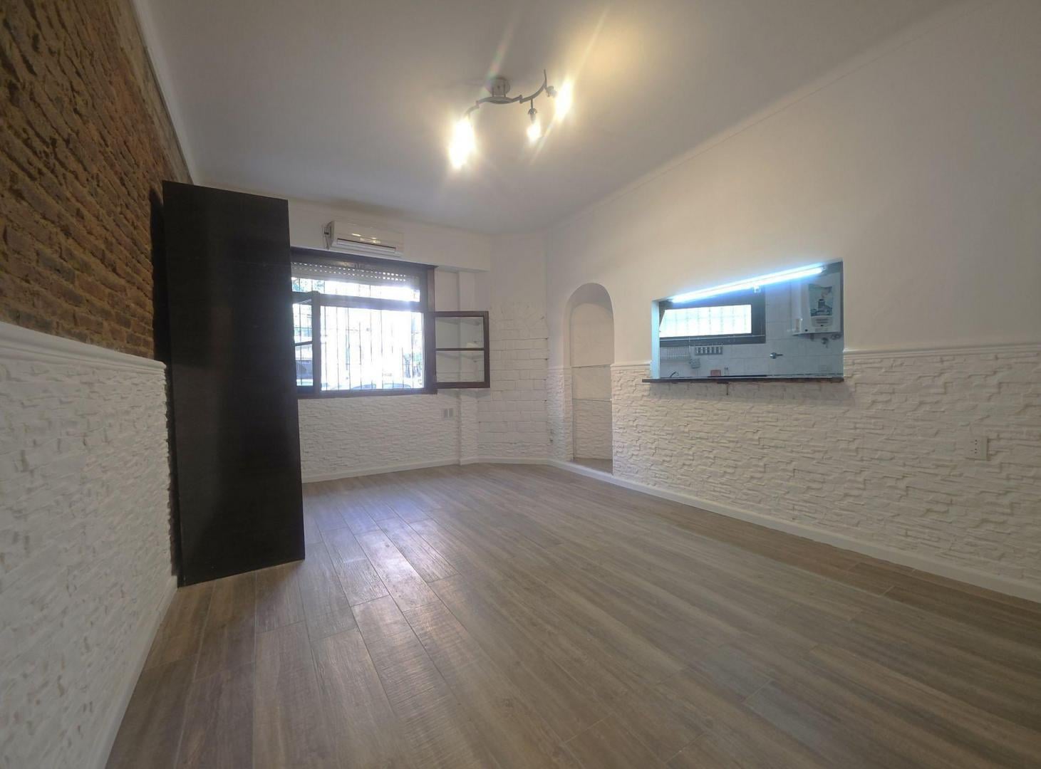 Foto de Alquiler 1 ambiente P.B .Impecable! Caballito, imagen 2