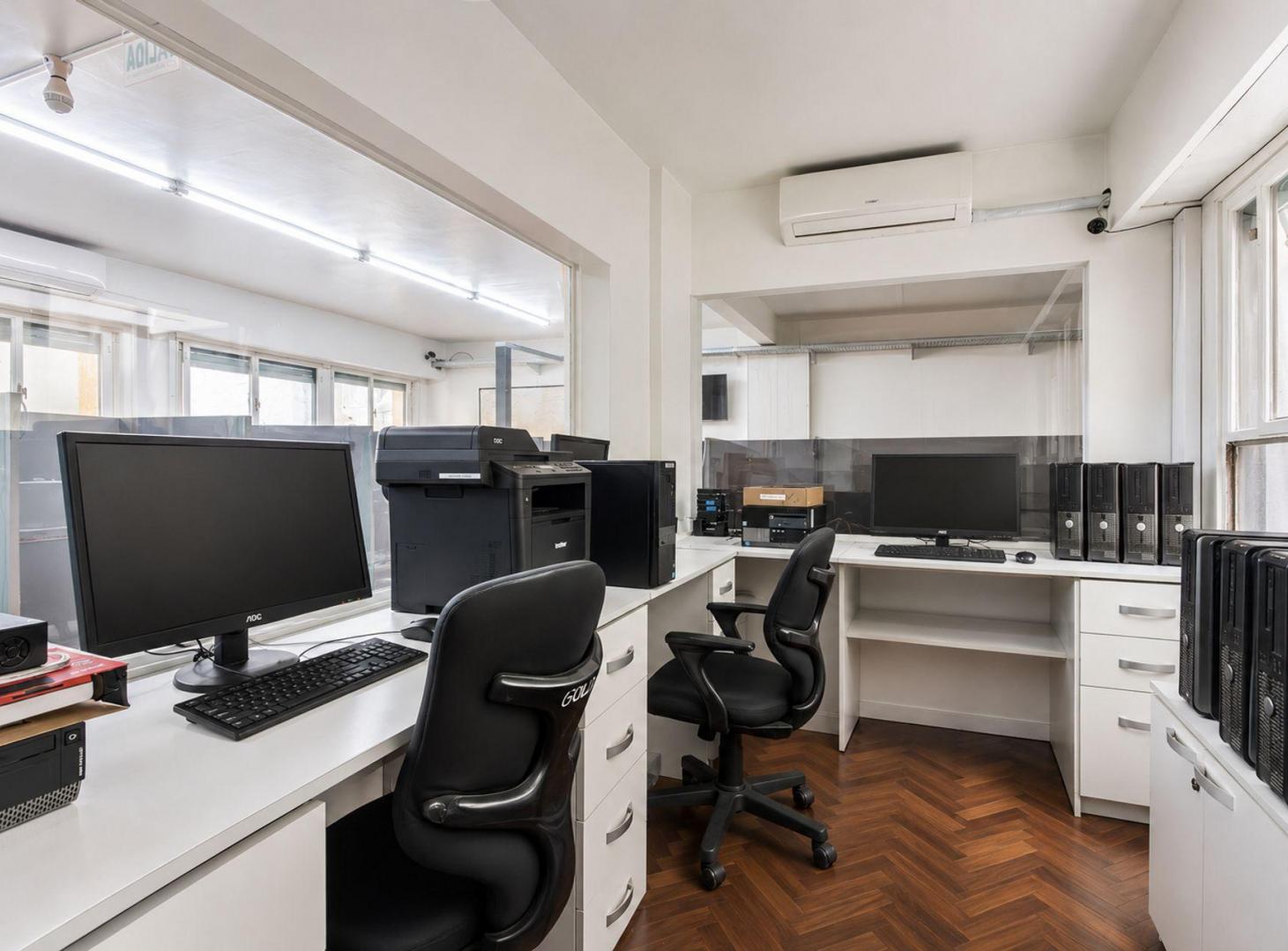 Foto de Oficina Centro Av. Rivadavia – Oportunidad, imagen 4