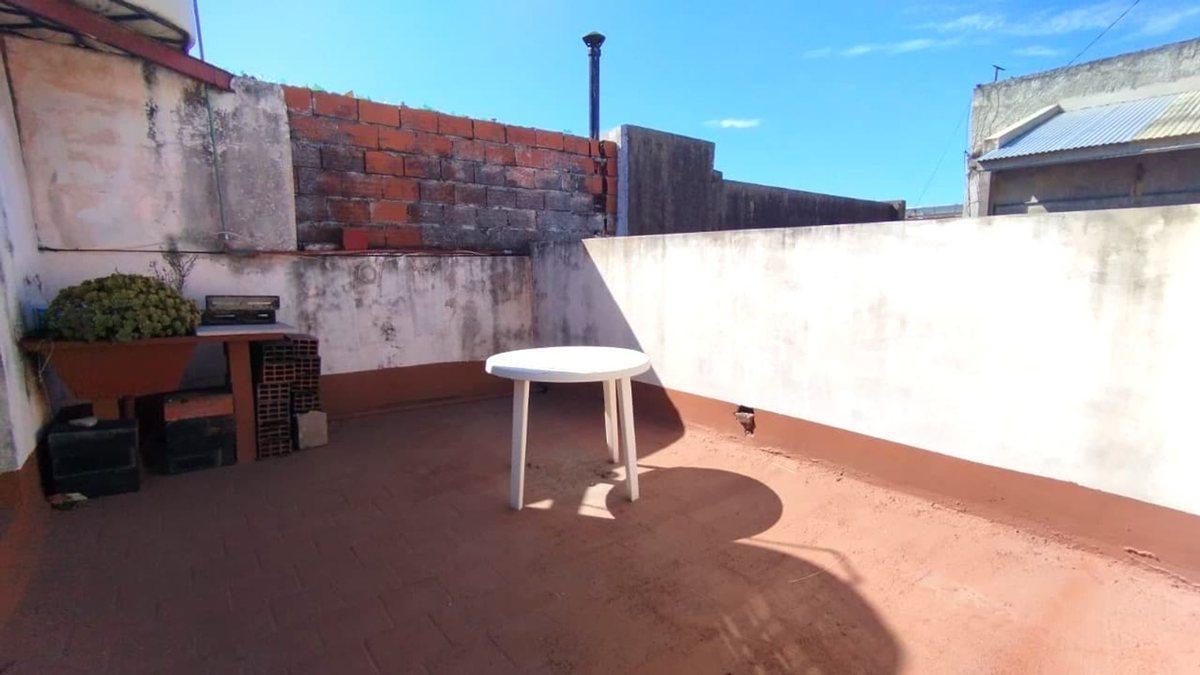 Foto de VENTA PH AVELLANEDA 3 AMB QUINCHO PATIO S/EXPENSAS, imagen 5