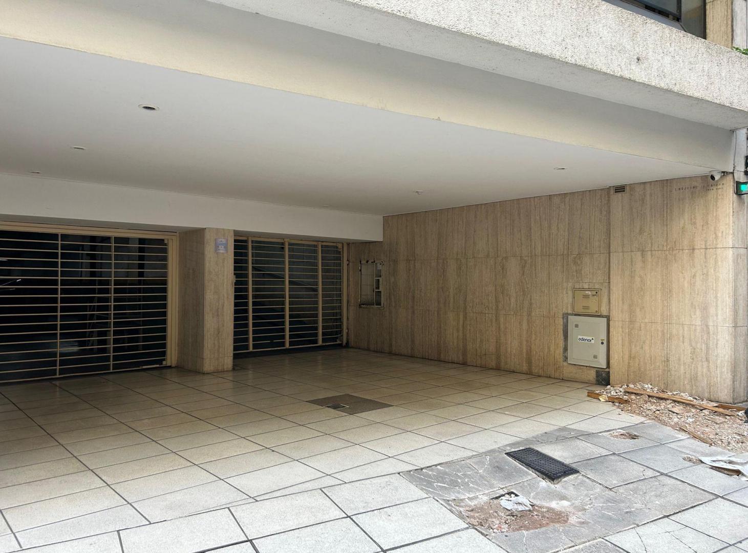Foto de VENTA DE COCHERA FIJA EN RECOLETA – APTA SUV, imagen 3