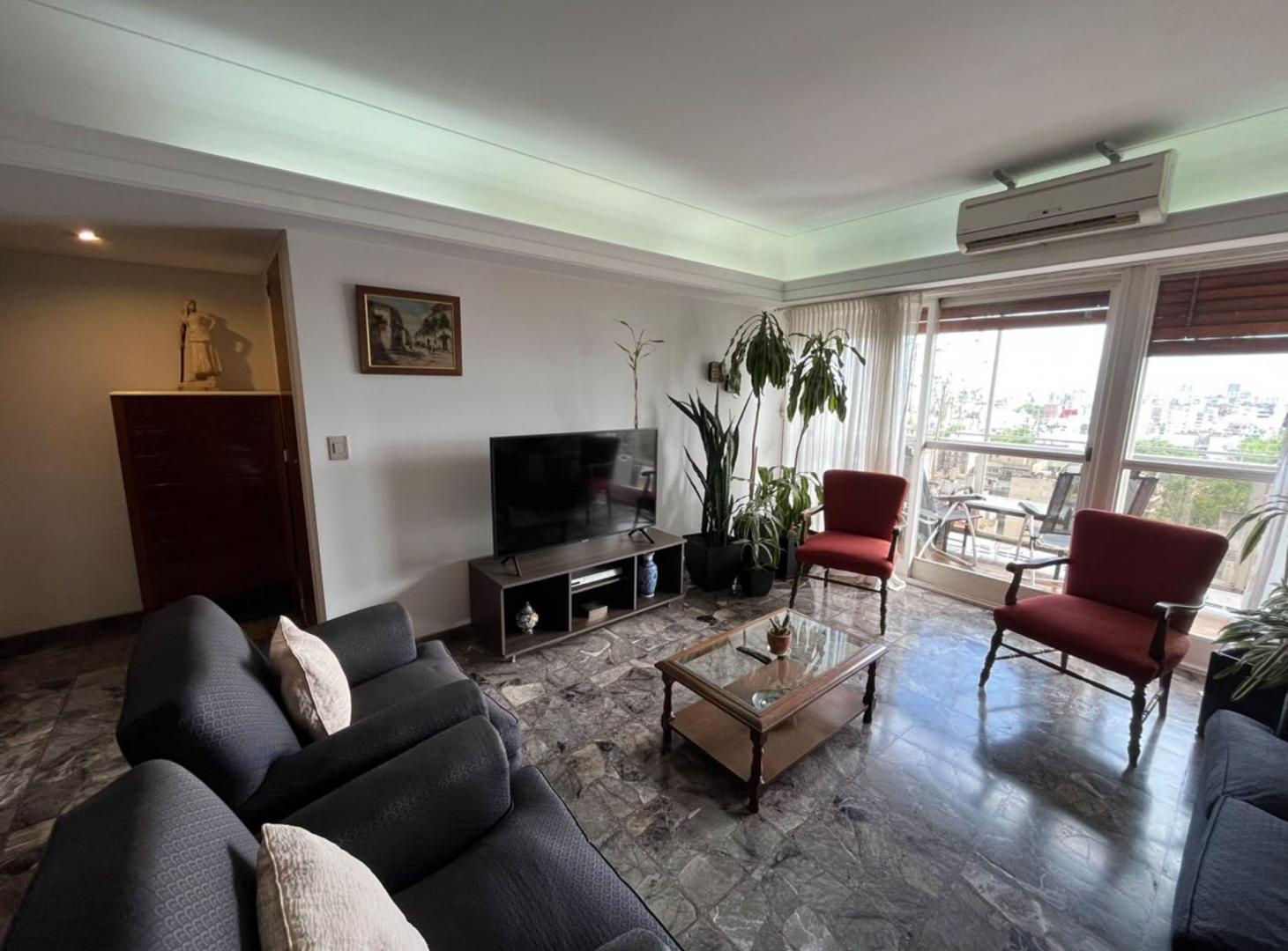 Foto de VENTA DEPTO 4 AMB CON BALCÓN Y COCHERA EN FLORES, imagen 1