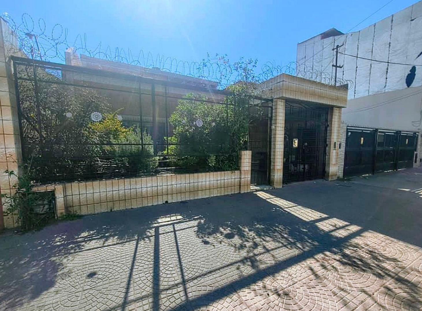 Foto de VENTA CASA 4 AMB. C/COCHERA 2 TERRAZAS Y QUINCHO, imagen 1