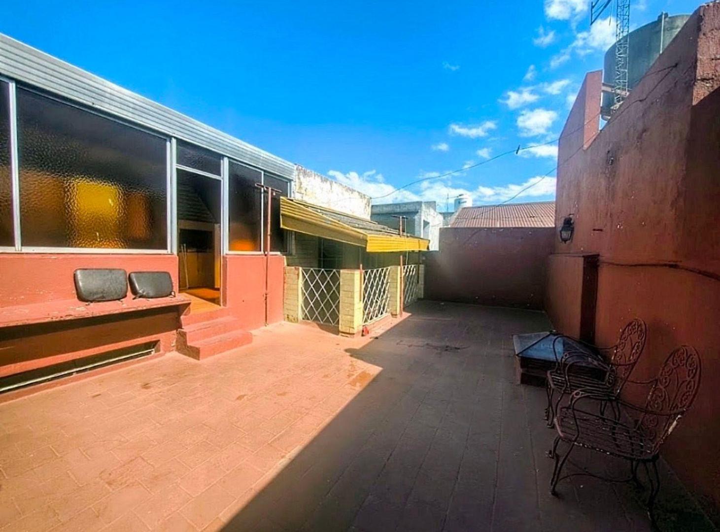 Foto de VENTA CASA 4 AMB. C/COCHERA 2 TERRAZAS Y QUINCHO, imagen 4