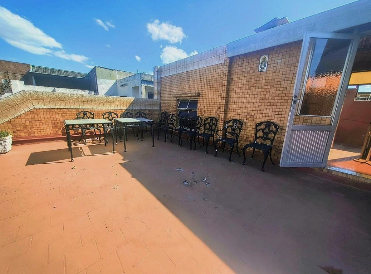 Foto de VENTA CASA 4 AMB. C/COCHERA 2 TERRAZAS Y QUINCHO, imagen 3