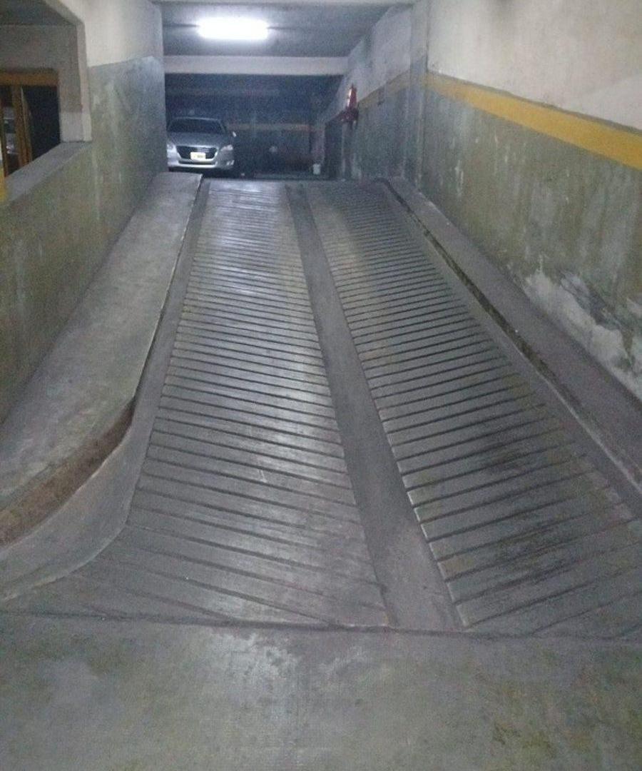 Foto de VENTA COCHERA GRANDE CERCA DEL SHOPPING CABALLITO, imagen 5