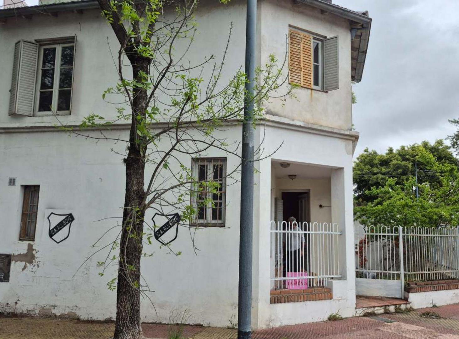 Foto de VENTA CASA A REFACCIONAR GRAN POTENCIAL FLORESTA, imagen 2