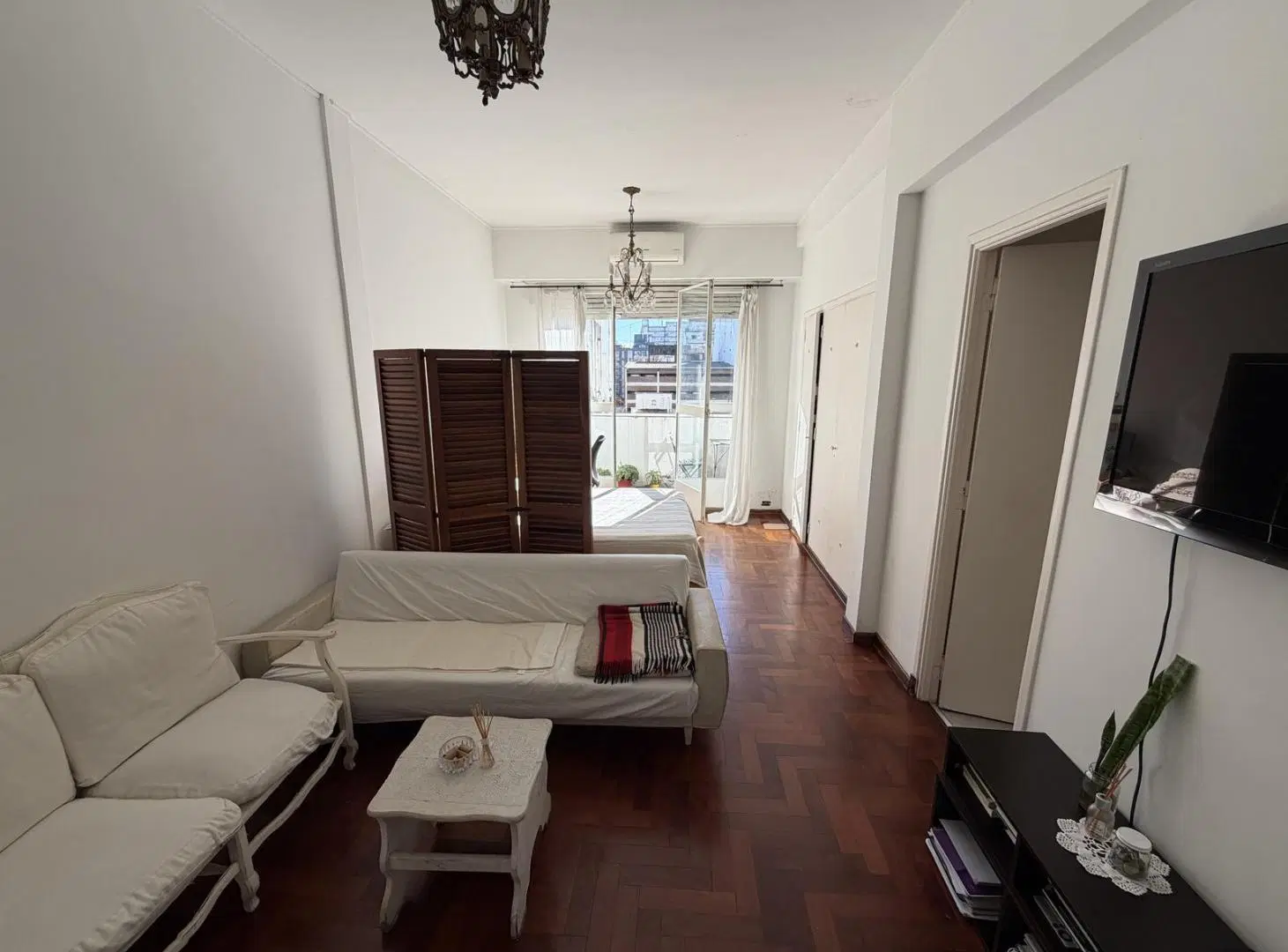 Monoambiente al frente con excelente luz 4