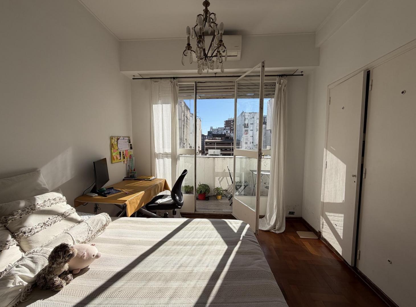 Monoambiente al frente con excelente luz