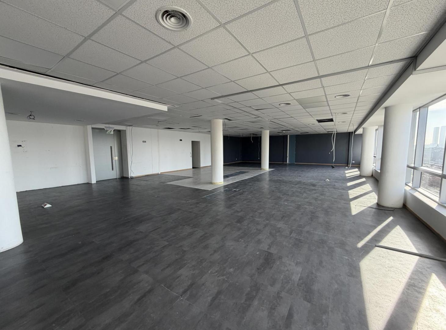 Foto de VENTA - Oficina 178 m2 dos cocheras - Vista abierta a Puerto Madero y, imagen 2