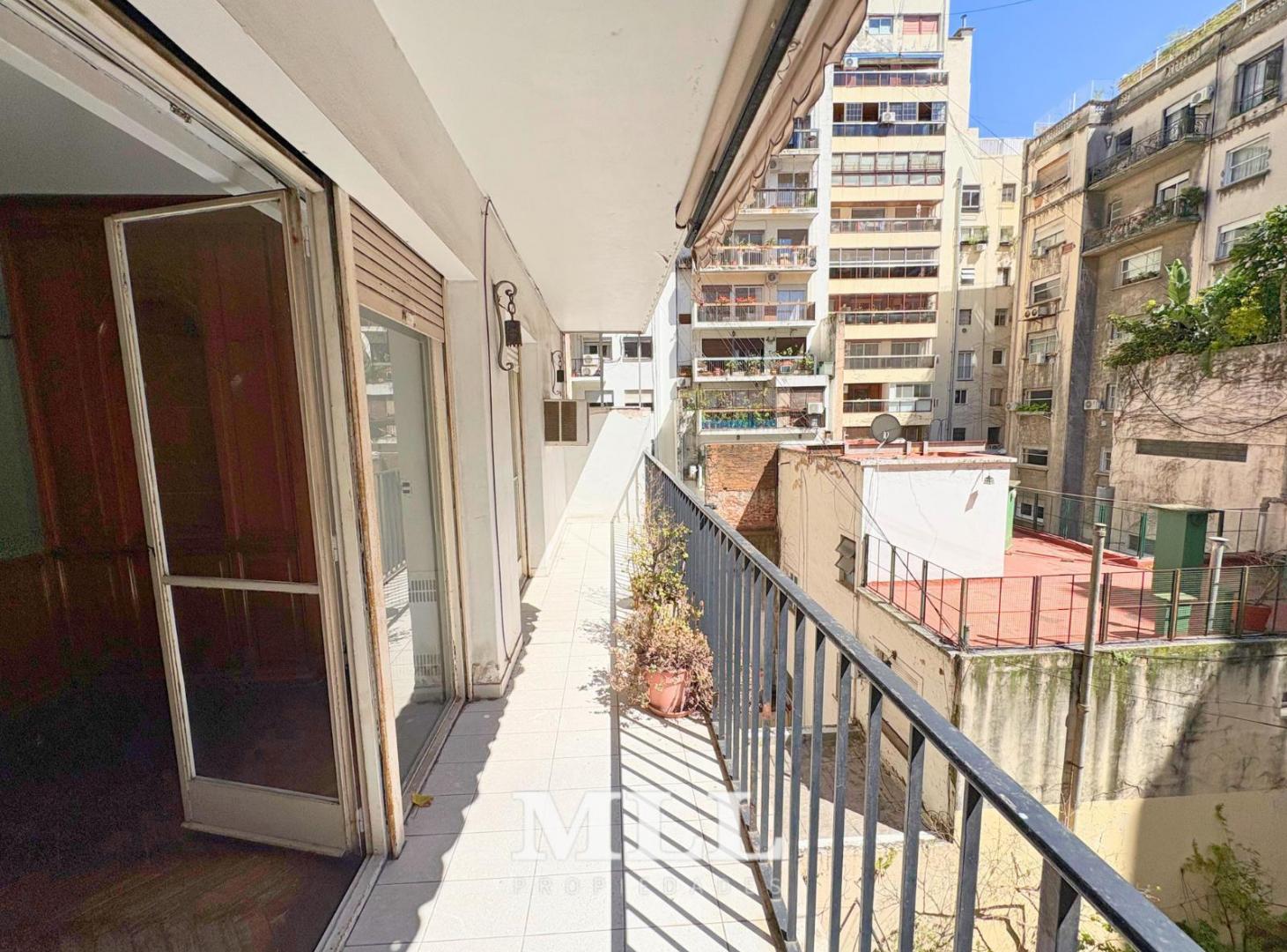 Foto de VENTA Recoleta Av Santa Fe y Montevideo 126 m2 Contrafrente, imagen 1