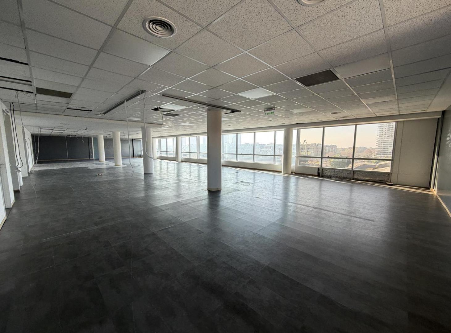 Foto de VENTA - Oficina 178 m2 dos cocheras - Vista abierta a Puerto Madero y, imagen 3