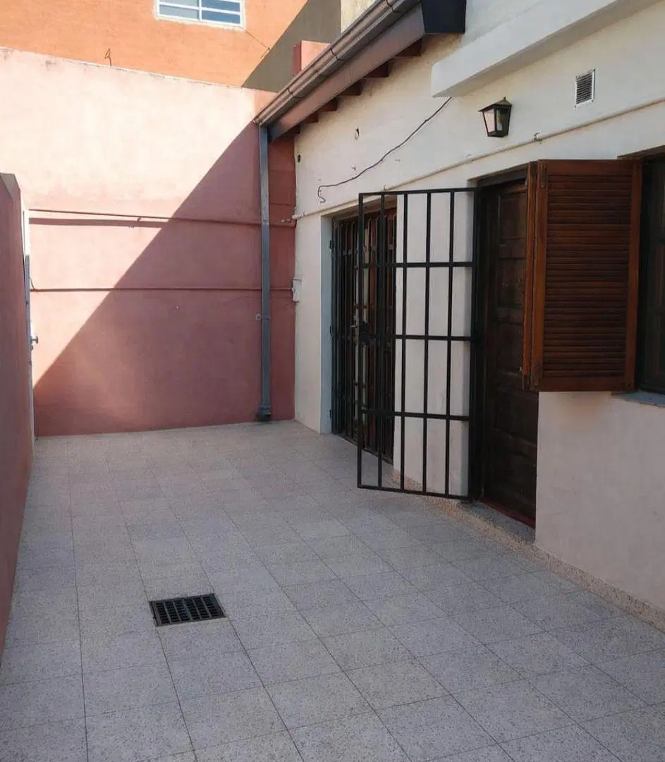 PH de 3 Amb. con Patio, en Colon Al 900, Ramos Mejia 2