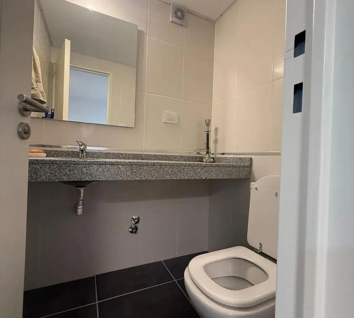 Venta departamento dos dormitorios frente barrio general paz 3