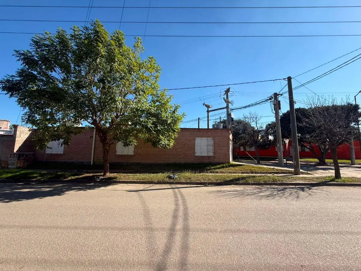 VENTA CASA TRES DORMITORIOS BARRIO LAS LILAS 5
